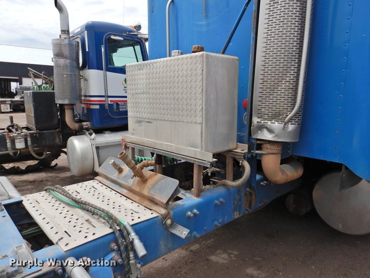 image for item DI0192 2006 Freightliner  semi truck