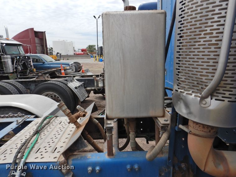 image for item DI0192 2006 Freightliner  semi truck