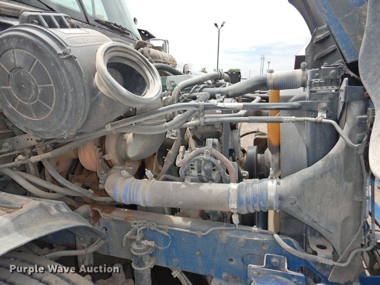 image for item DI0192 2006 Freightliner  semi truck