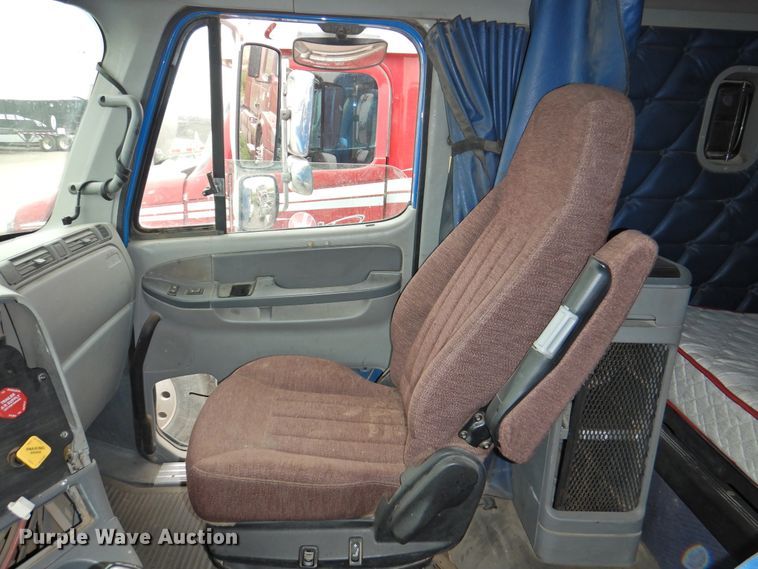 image for item DI0192 2006 Freightliner  semi truck