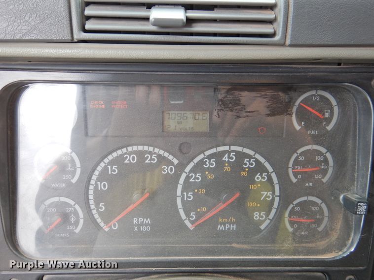 image for item DI0192 2006 Freightliner  semi truck