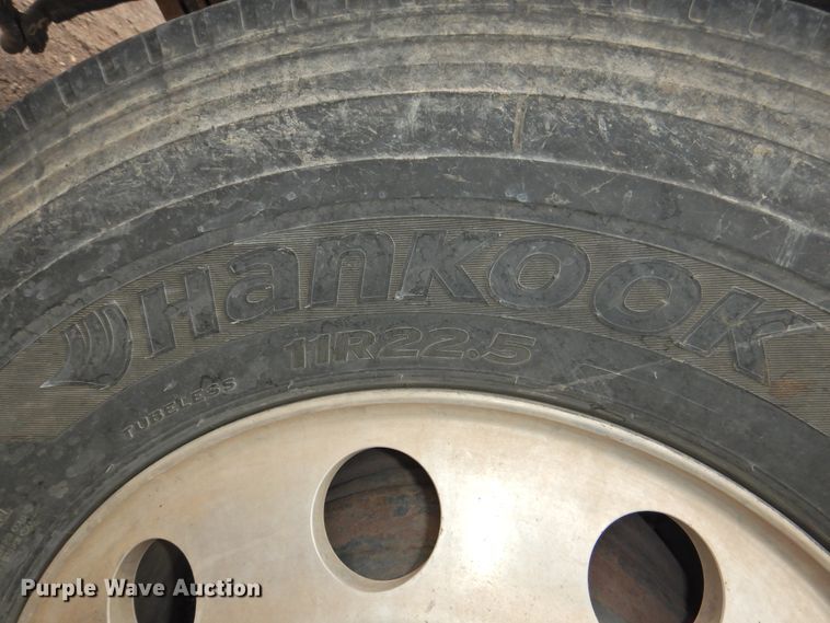 image for item DI0192 2006 Freightliner  semi truck