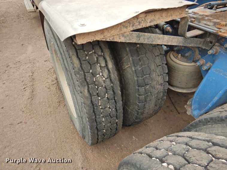 image for item DI0192 2006 Freightliner  semi truck