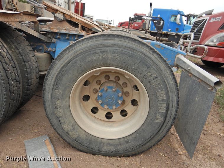 image for item DI0192 2006 Freightliner  semi truck