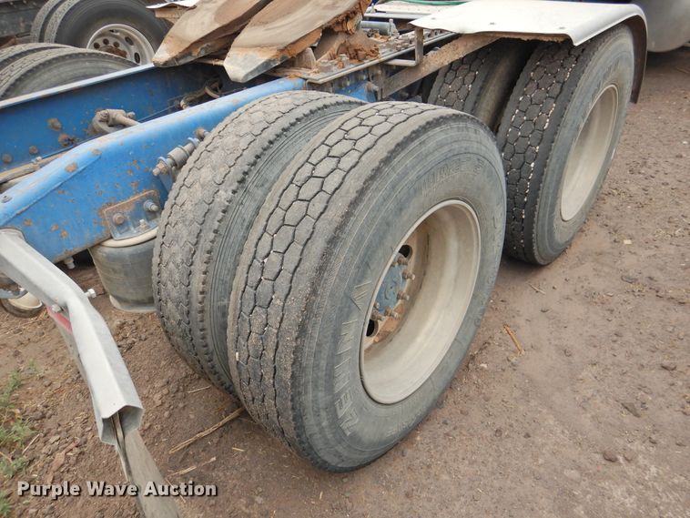 image for item DI0192 2006 Freightliner  semi truck