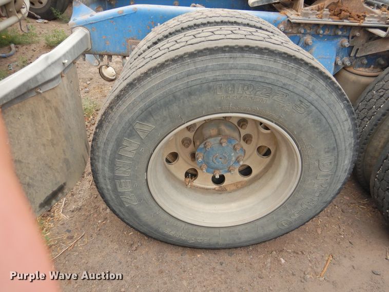 image for item DI0192 2006 Freightliner  semi truck