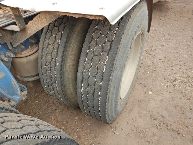 image for item DI0192 2006 Freightliner  semi truck