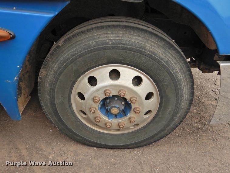 image for item DI0192 2006 Freightliner  semi truck