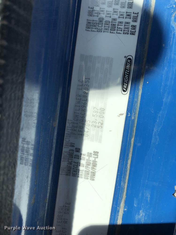 image for item DI0192 2006 Freightliner  semi truck