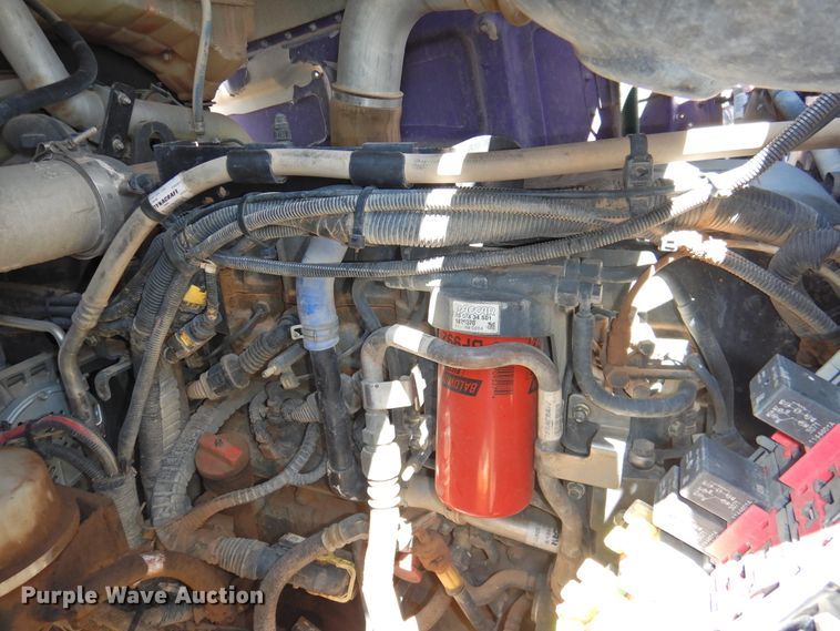 image for item DI0204 2013 Peterbilt 388  semi truck