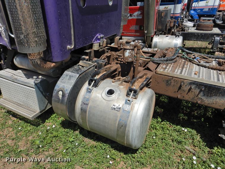 image for item DI0204 2013 Peterbilt 388  semi truck