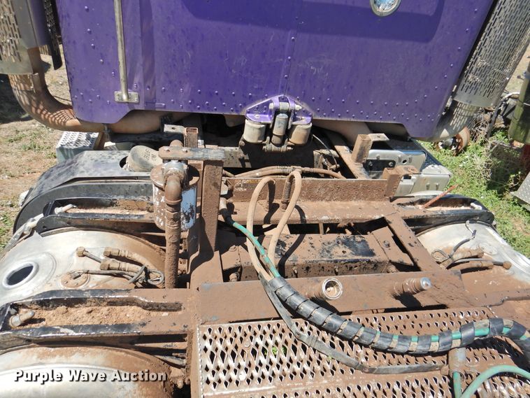 image for item DI0204 2013 Peterbilt 388  semi truck