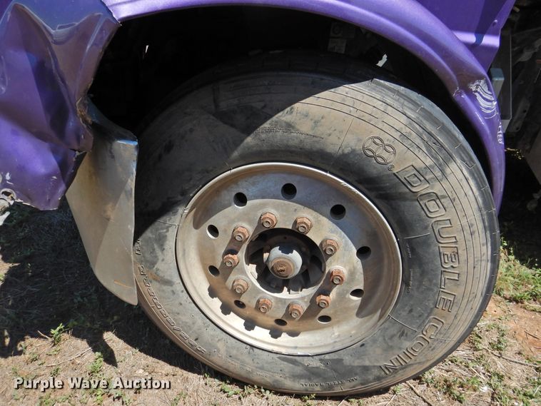 image for item DI0204 2013 Peterbilt 388  semi truck