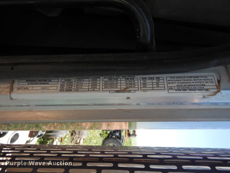 image for item DI0204 2013 Peterbilt 388  semi truck