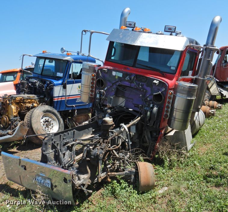 image for item DI0205 2011 Peterbilt 388 semi truck