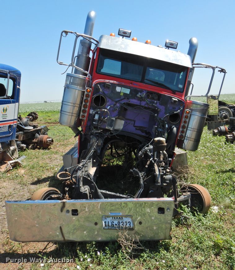 image for item DI0205 2011 Peterbilt 388 semi truck