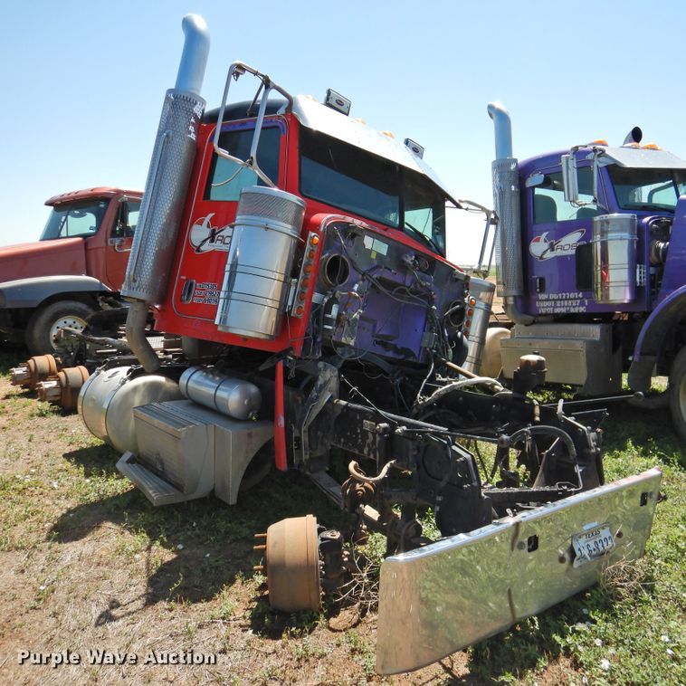 image for item DI0205 2011 Peterbilt 388 semi truck