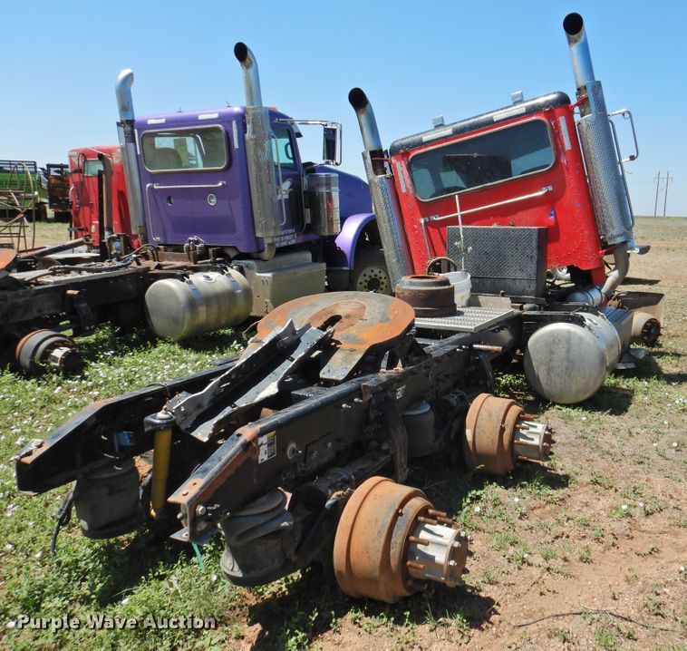 image for item DI0205 2011 Peterbilt 388 semi truck