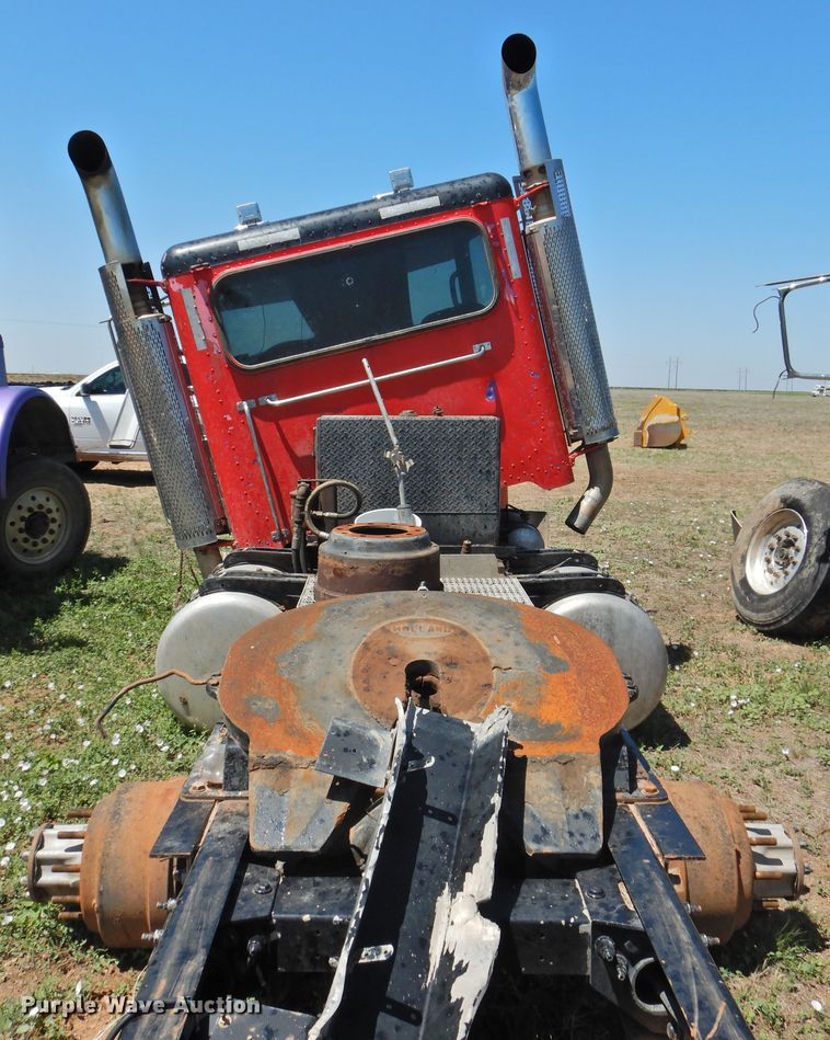 image for item DI0205 2011 Peterbilt 388 semi truck