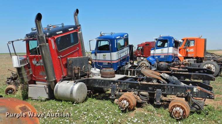 image for item DI0205 2011 Peterbilt 388 semi truck