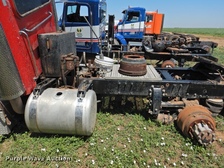 image for item DI0205 2011 Peterbilt 388 semi truck