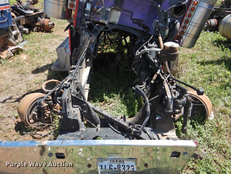 image for item DI0205 2011 Peterbilt 388 semi truck