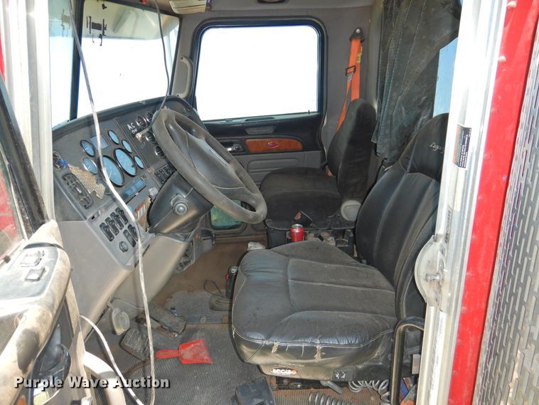 image for item DI0205 2011 Peterbilt 388 semi truck