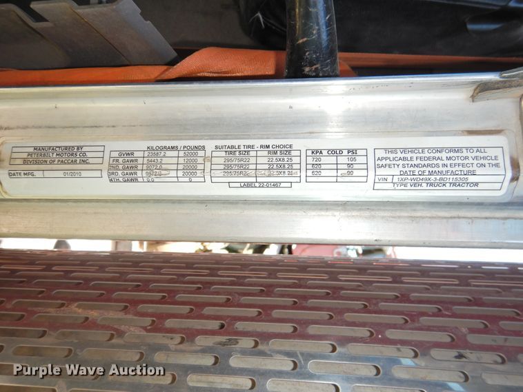 image for item DI0205 2011 Peterbilt 388 semi truck