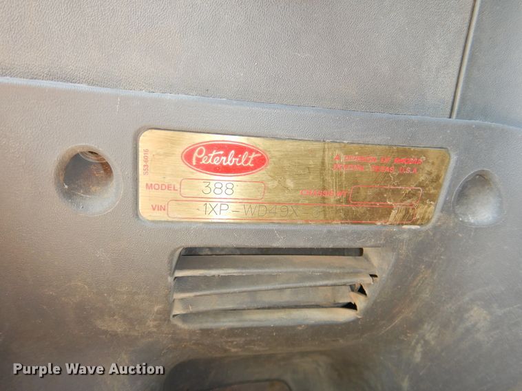 image for item DI0205 2011 Peterbilt 388 semi truck