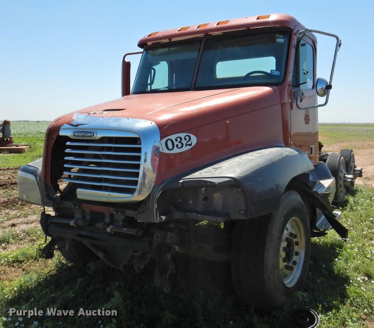 image for item DI0206 2007 Freightliner ST12  semi truck