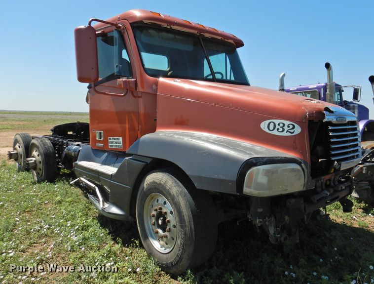 image for item DI0206 2007 Freightliner ST12  semi truck