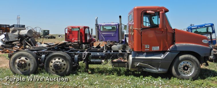 image for item DI0206 2007 Freightliner ST12  semi truck