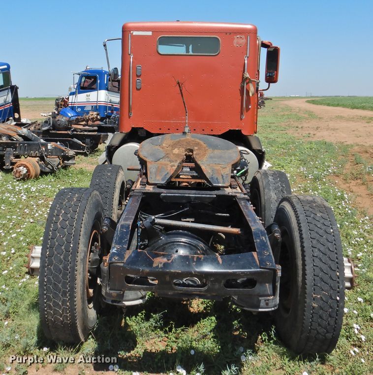 image for item DI0206 2007 Freightliner ST12  semi truck