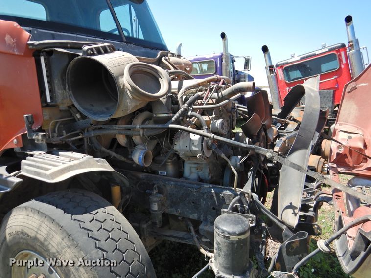 image for item DI0206 2007 Freightliner ST12  semi truck