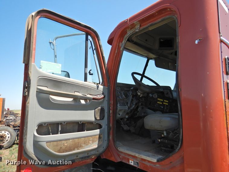 image for item DI0206 2007 Freightliner ST12  semi truck