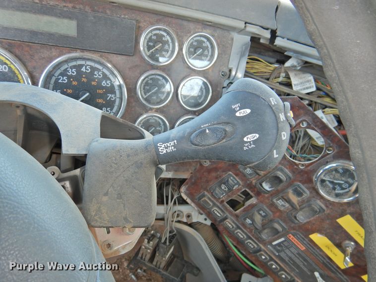 image for item DI0206 2007 Freightliner ST12  semi truck