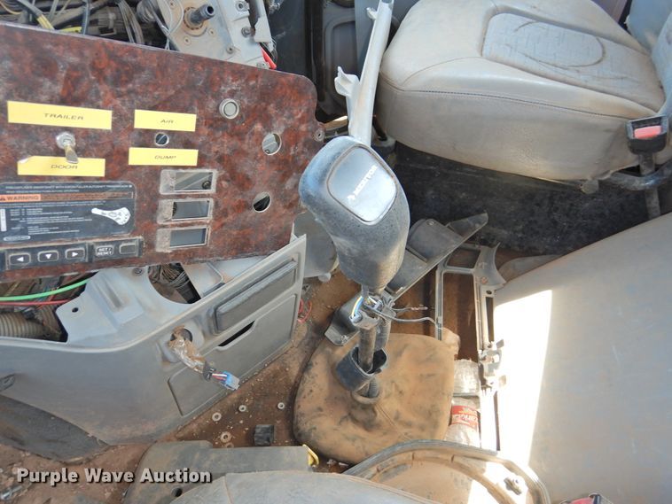 image for item DI0206 2007 Freightliner ST12  semi truck