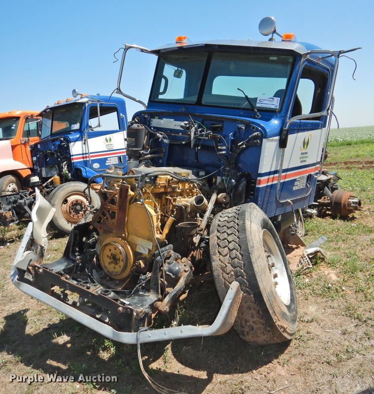 image for item DI0207 2007 Peterbilt 385  semi truck