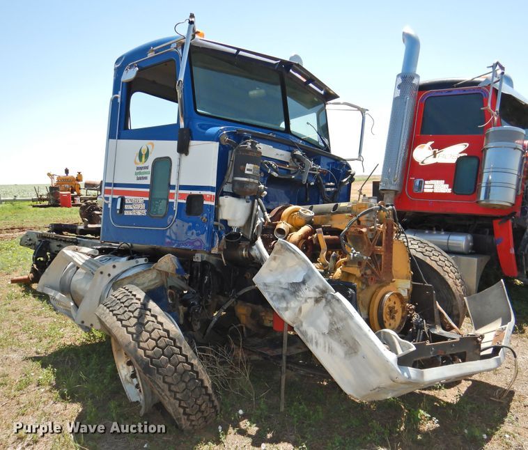 image for item DI0207 2007 Peterbilt 385  semi truck