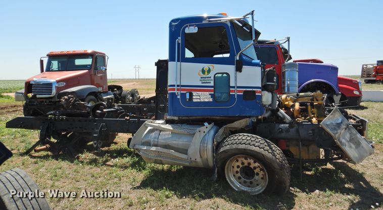 image for item DI0207 2007 Peterbilt 385  semi truck