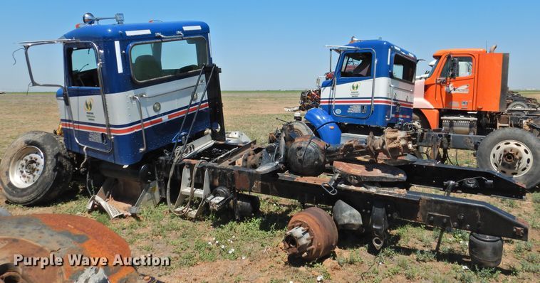 image for item DI0207 2007 Peterbilt 385  semi truck