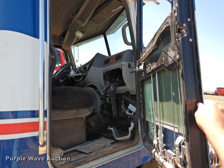 image for item DI0207 2007 Peterbilt 385  semi truck