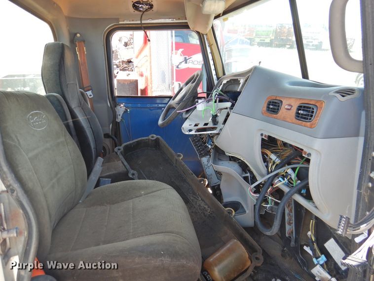 image for item DI0207 2007 Peterbilt 385  semi truck