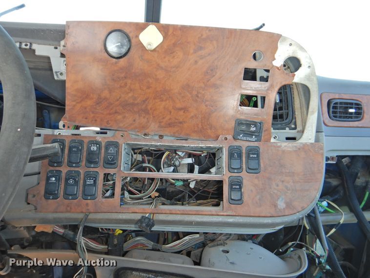 image for item DI0207 2007 Peterbilt 385  semi truck