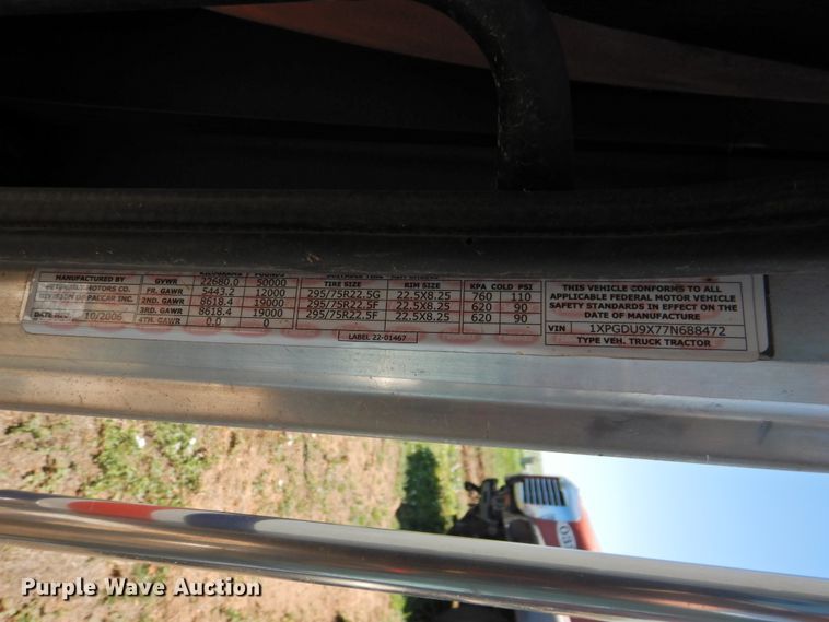 image for item DI0207 2007 Peterbilt 385  semi truck