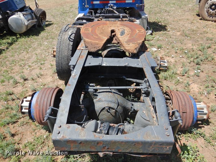 image for item DI0208 2010 Peterbilt 384  semi truck