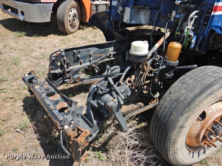 image for item DI0208 2010 Peterbilt 384  semi truck