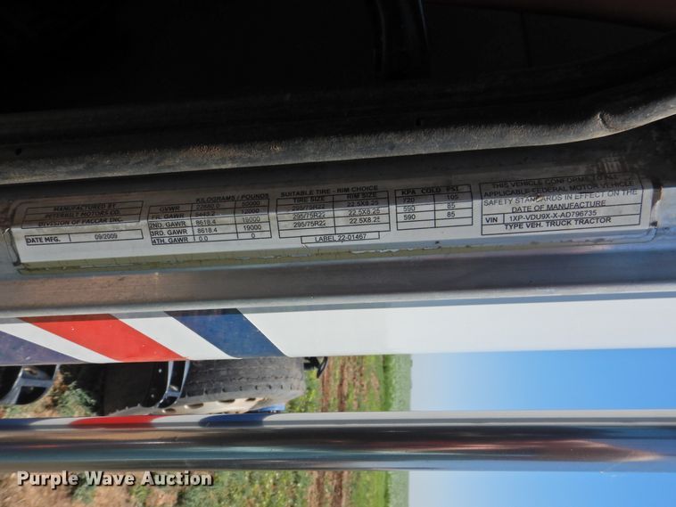 image for item DI0208 2010 Peterbilt 384  semi truck