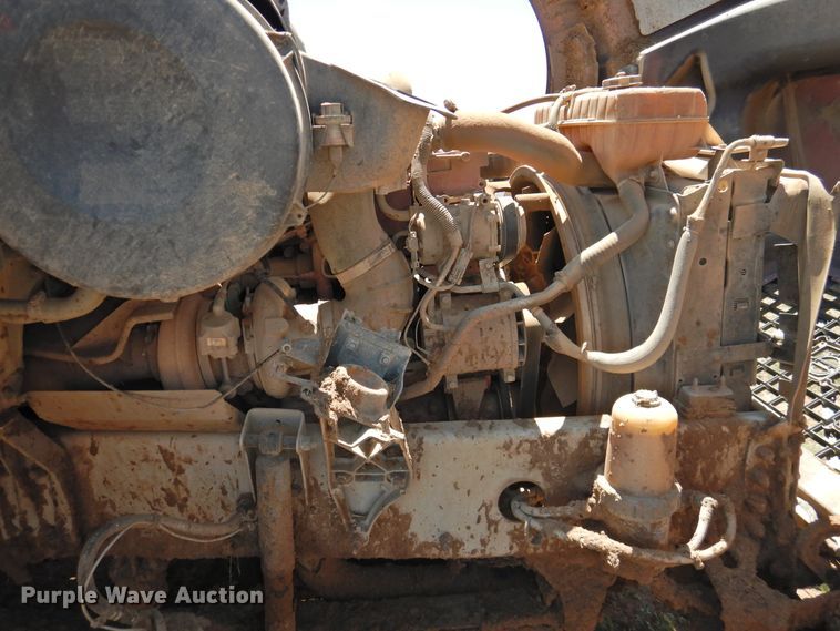 image for item DI0210 2004 Volvo VNL  semi truck