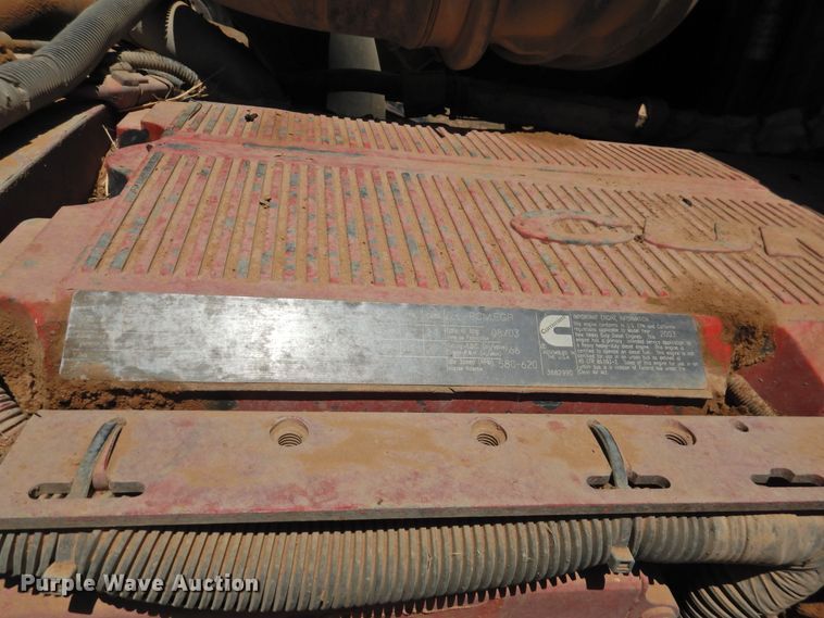 image for item DI0210 2004 Volvo VNL  semi truck